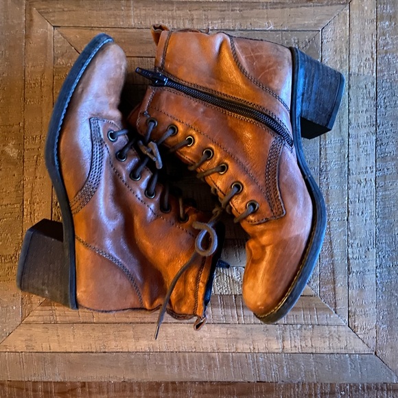 Hibou brown, heeled, laced combat boots - Picture 2 of 7